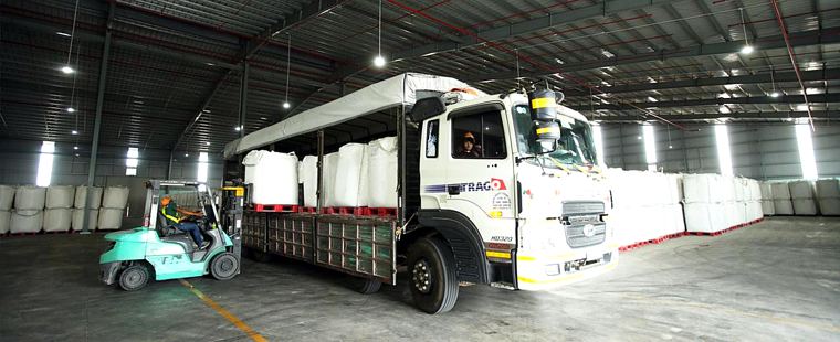Xếp dỡ hàng tại kho